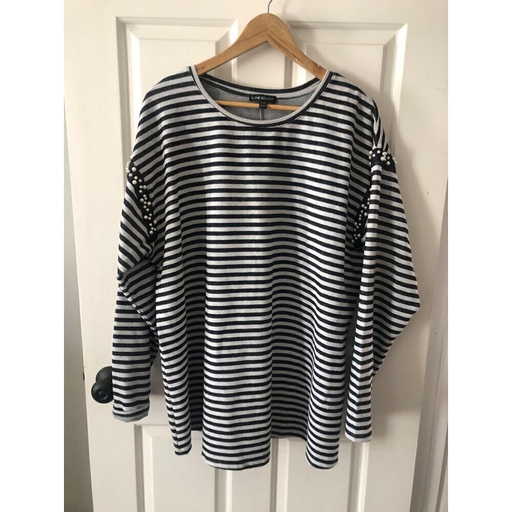 Women's Plus Size Lane Bryant Top Size 22/24 Gray Black Stripe Pearls Accent